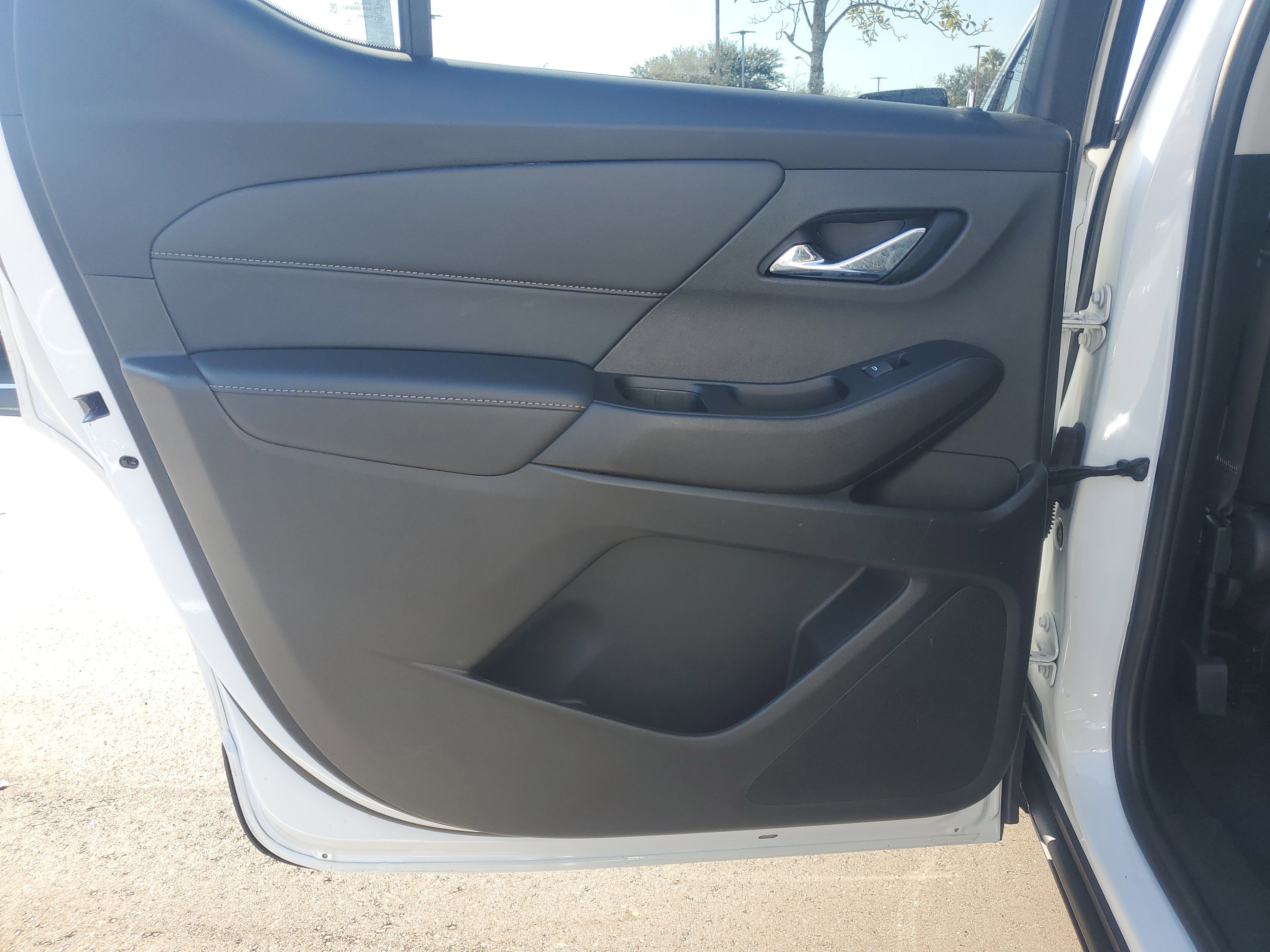 Used 2020 Chevrolet Traverse LS image 10