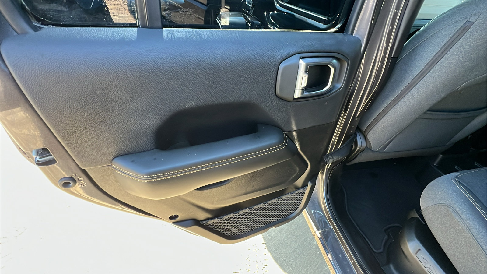 Used 2025 Jeep Wrangler Sahara 4xe w/ Safety Group AWD/4WD image 22