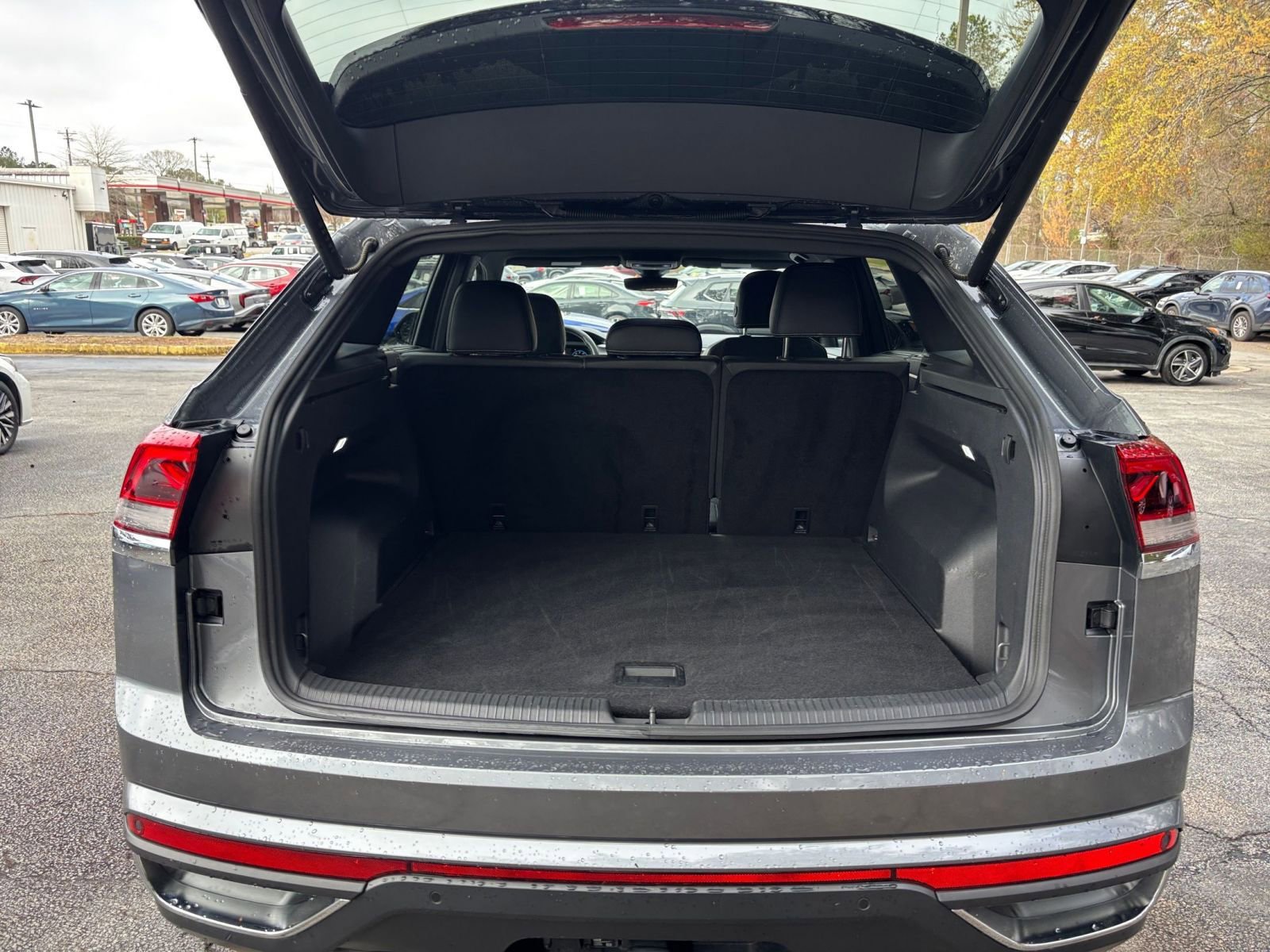 Used 2025 Volkswagen Atlas Cross Sport SE FWD image 33