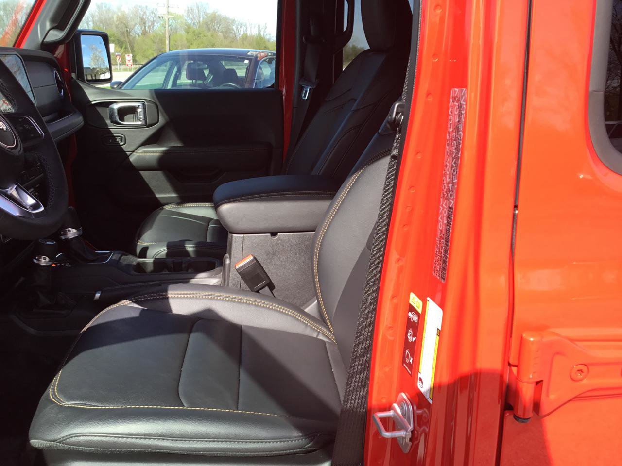 Used 2025 Jeep Wrangler Unlimited Sahara AWD/4WD image 17