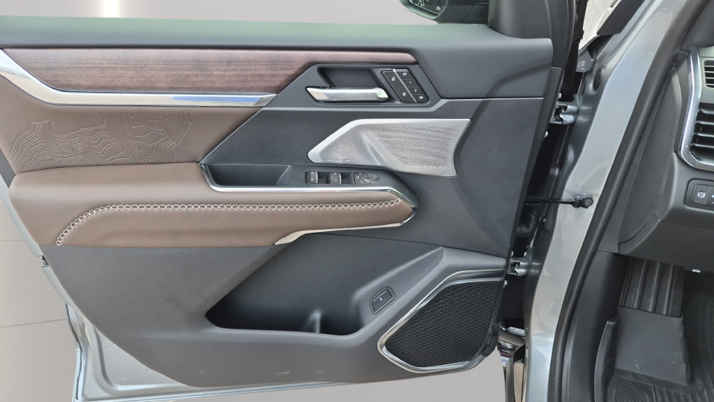 New 2027 GMC Acadia Denali Ultimate w/ LPO, Floor Liner Package AWD/4WD image 9