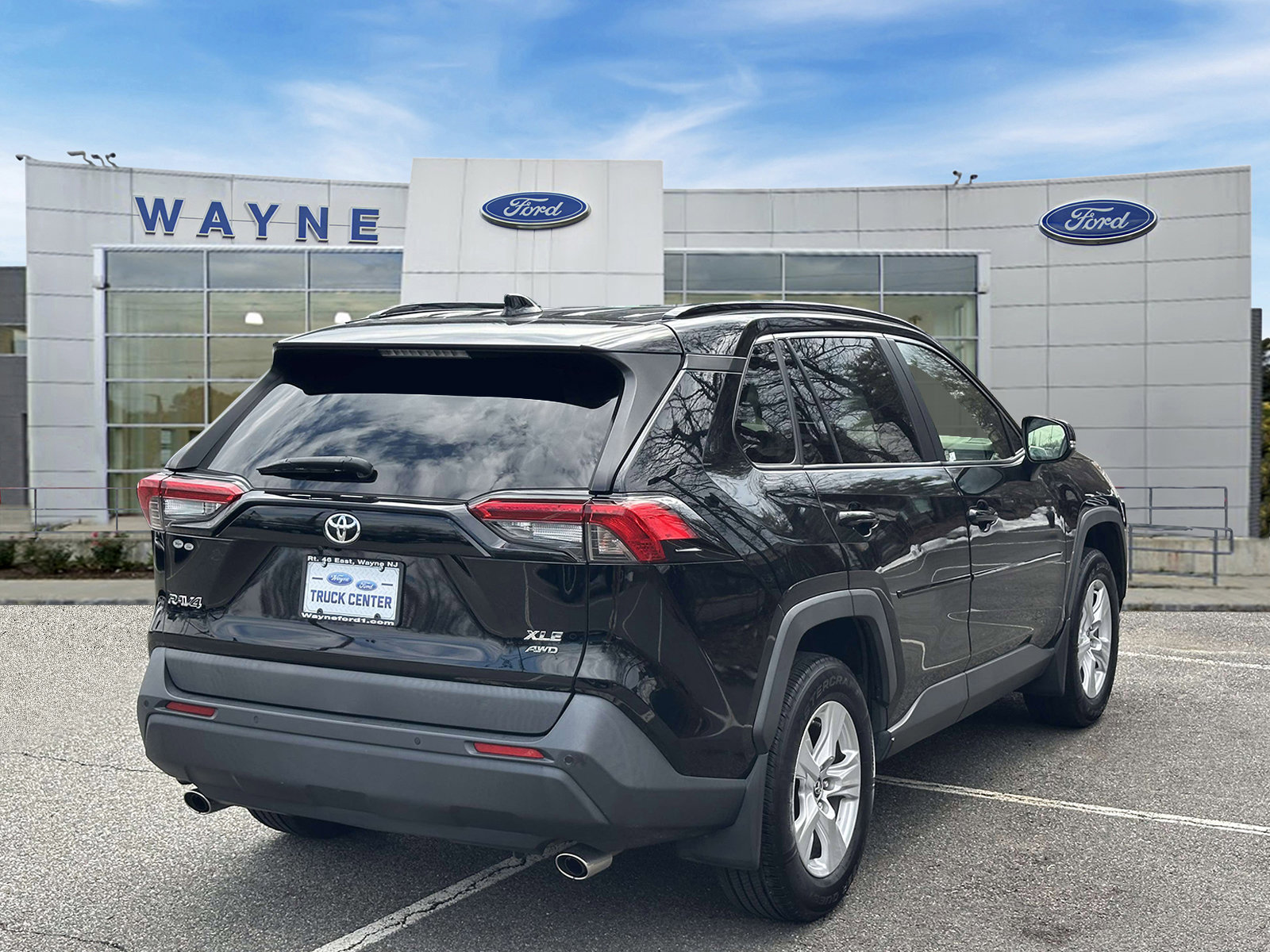 Used 2019 Toyota RAV4 XLE image 5