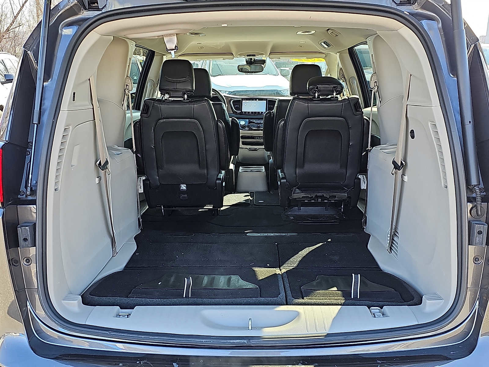 Used 2022 Chrysler Voyager LX w/ Fleet Security Group image 32