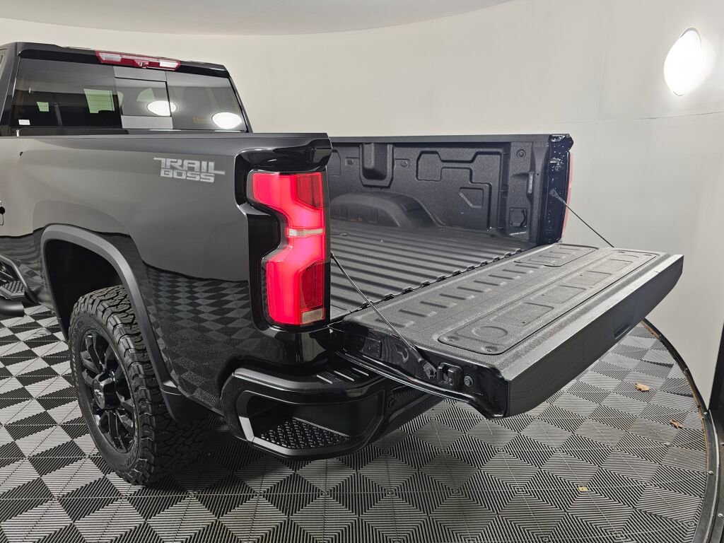 Used 2025 Chevrolet Silverado 3500 LTZ w/ LTZ Plus Package image 12