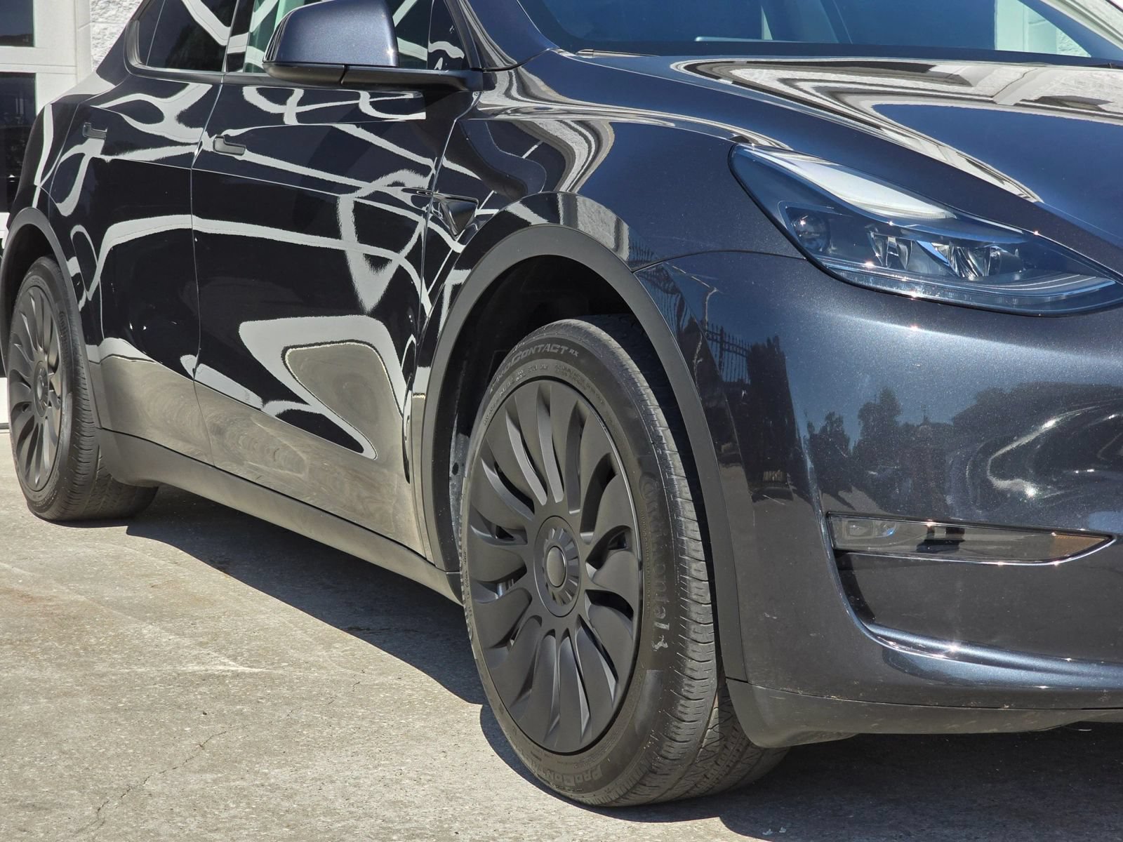 Used 2024 Tesla Model Y 2WD image 40