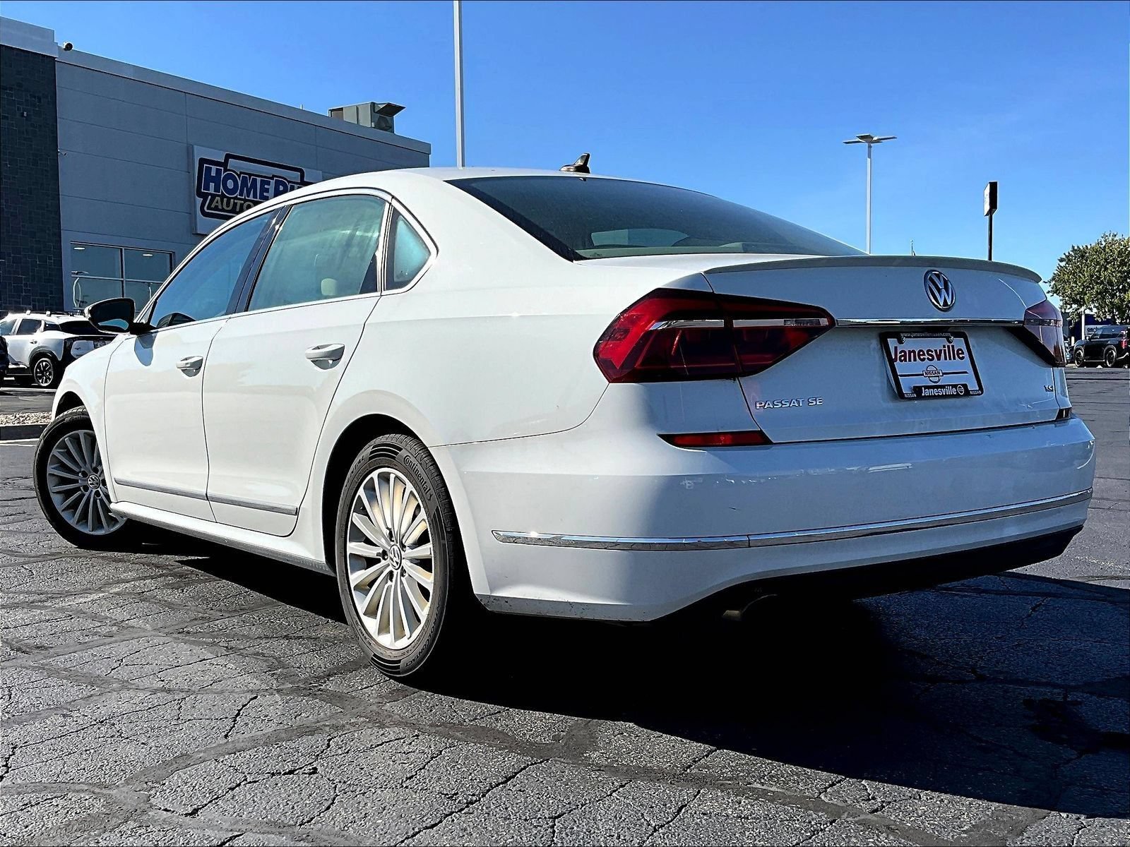 Used 2017 Volkswagen Passat 1.8T SE FWD image 3