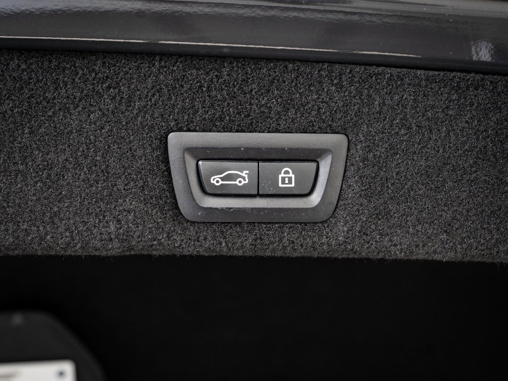 Used 2022 BMW M760i xDrive w/ Luxury Rear Seating Package image 19