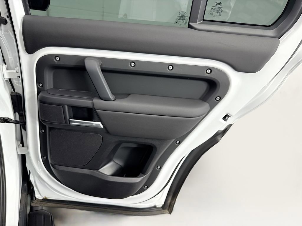 Used 2025 Land Rover Defender 110 S image 26
