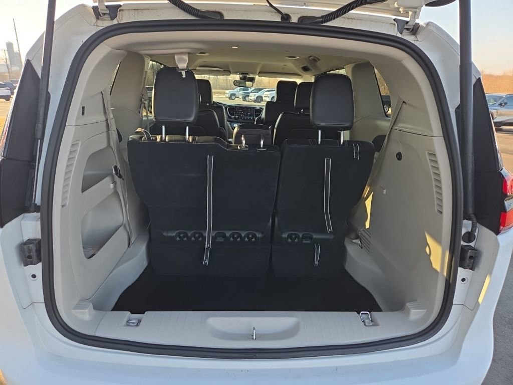 Used 2024 Chrysler Pacifica Touring-L image 14