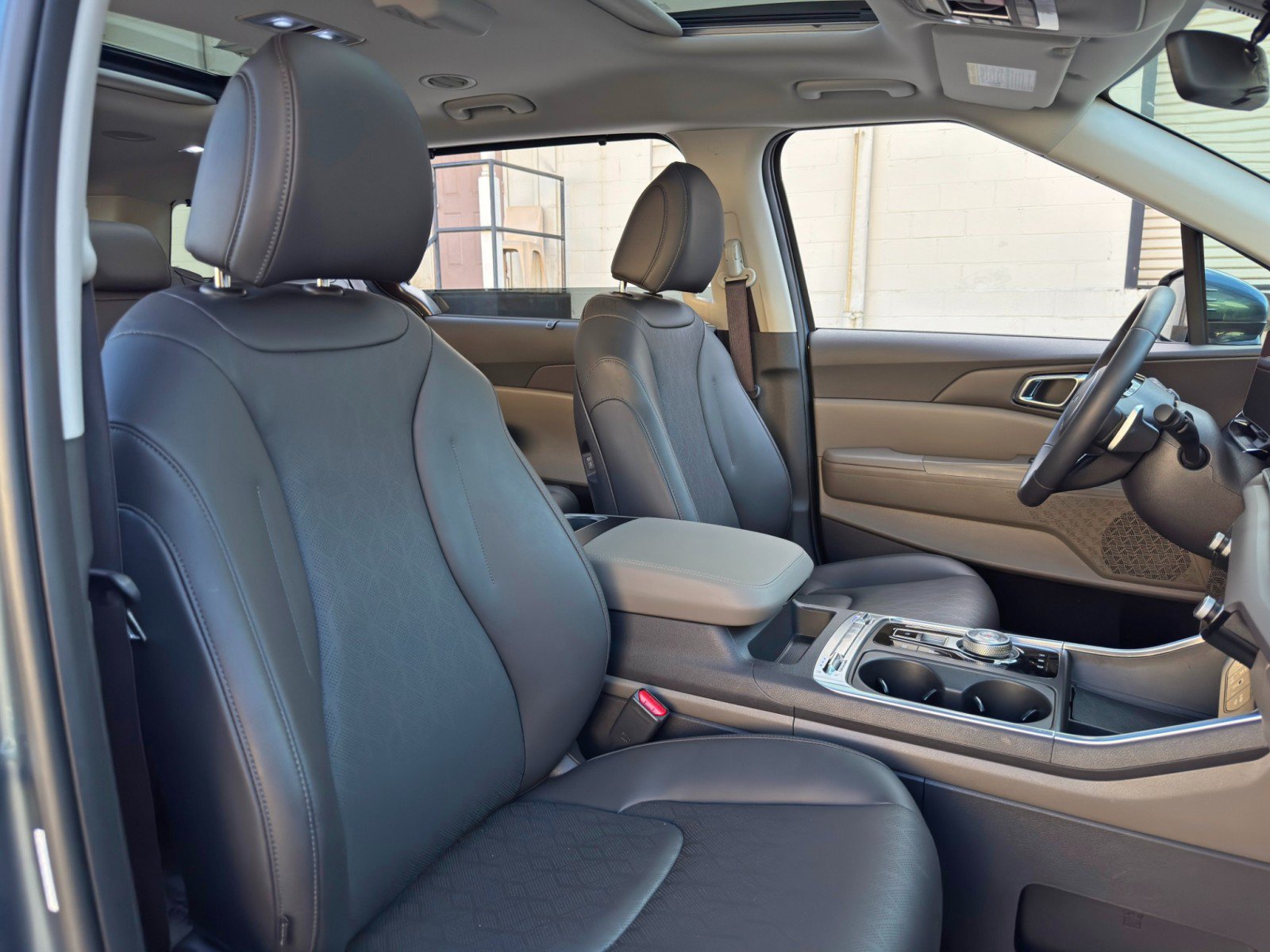 Used 2025 Kia Carnival SX FWD image 46