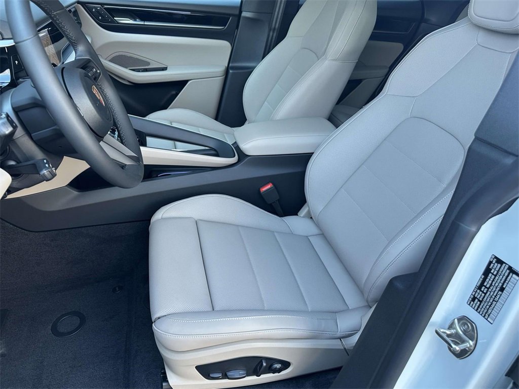 New 2025 Porsche Macan 4S Electric image 5