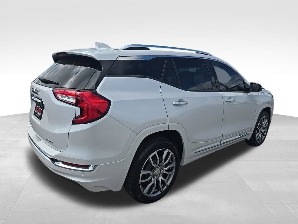Used 2023 GMC Terrain Denali w/ Denali Premium Package image 3