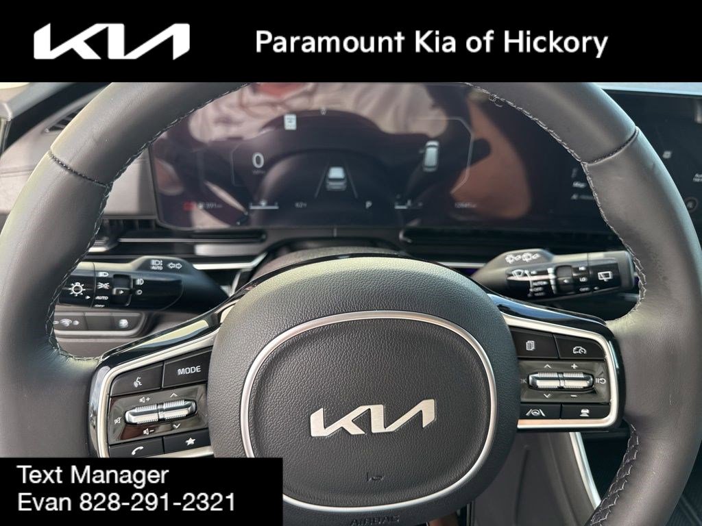 Used 2025 Kia Carnival SX Prestige image 32