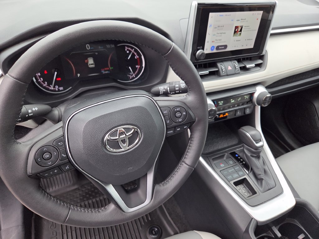 Used 2023 Toyota RAV4 XLE Premium AWD/4WD image 33