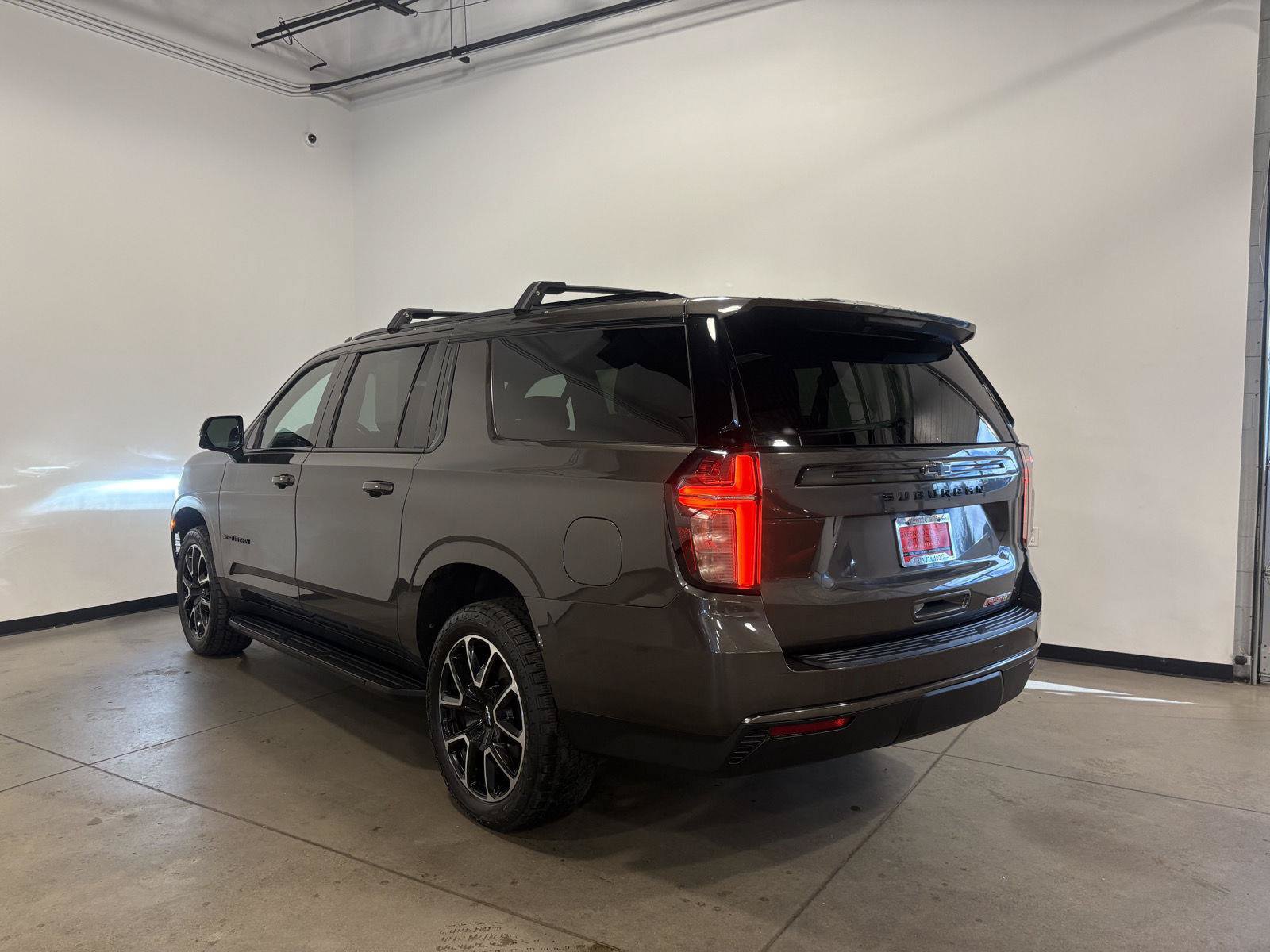 Used 2021 Chevrolet Suburban RST w/ Luxury Package AWD/4WD image 8