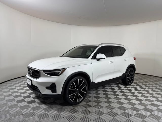 Used 2024 Volvo XC40 B5 Ultimate w/ Protection Package Premier AWD/4WD image 3