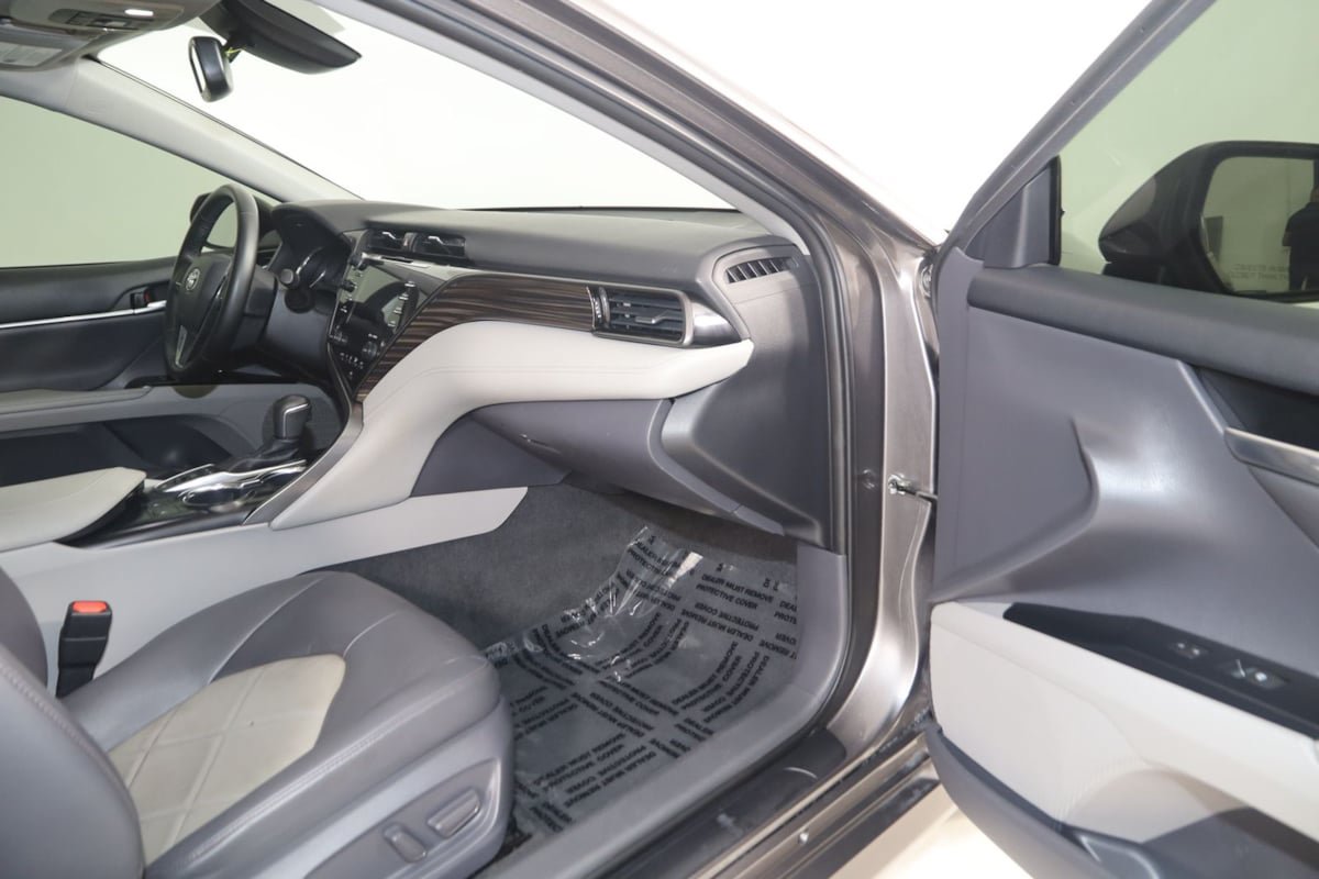 Used 2019 Toyota Camry XLE FWD image 41