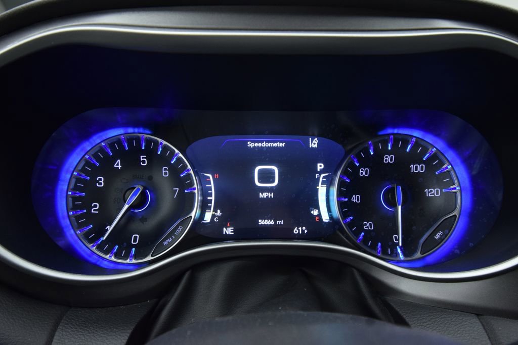 Used 2024 Chrysler Pacifica Touring-L image 18