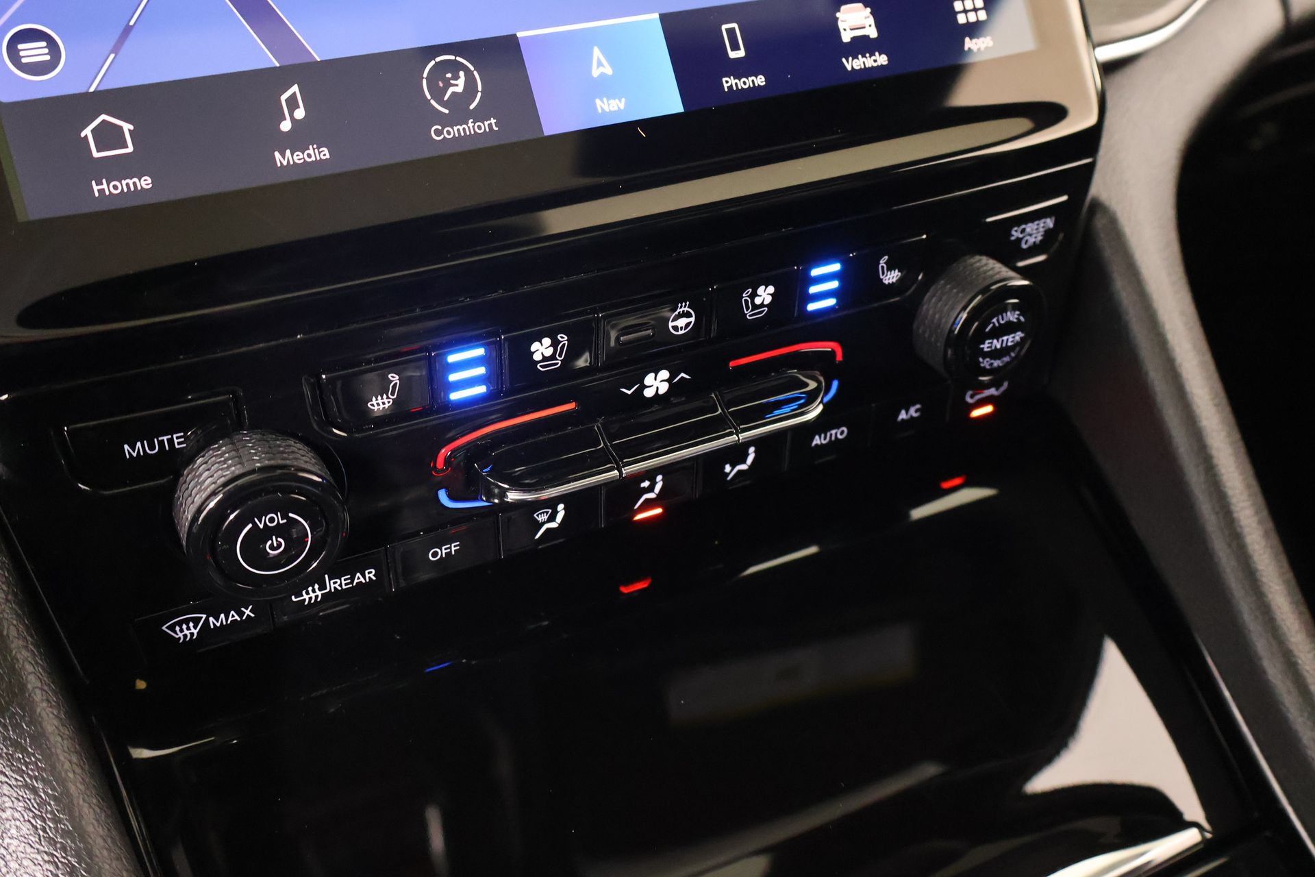 Used 2023 Jeep Grand Cherokee Overland w/ Luxury Tech Group IV AWD/4WD image 8