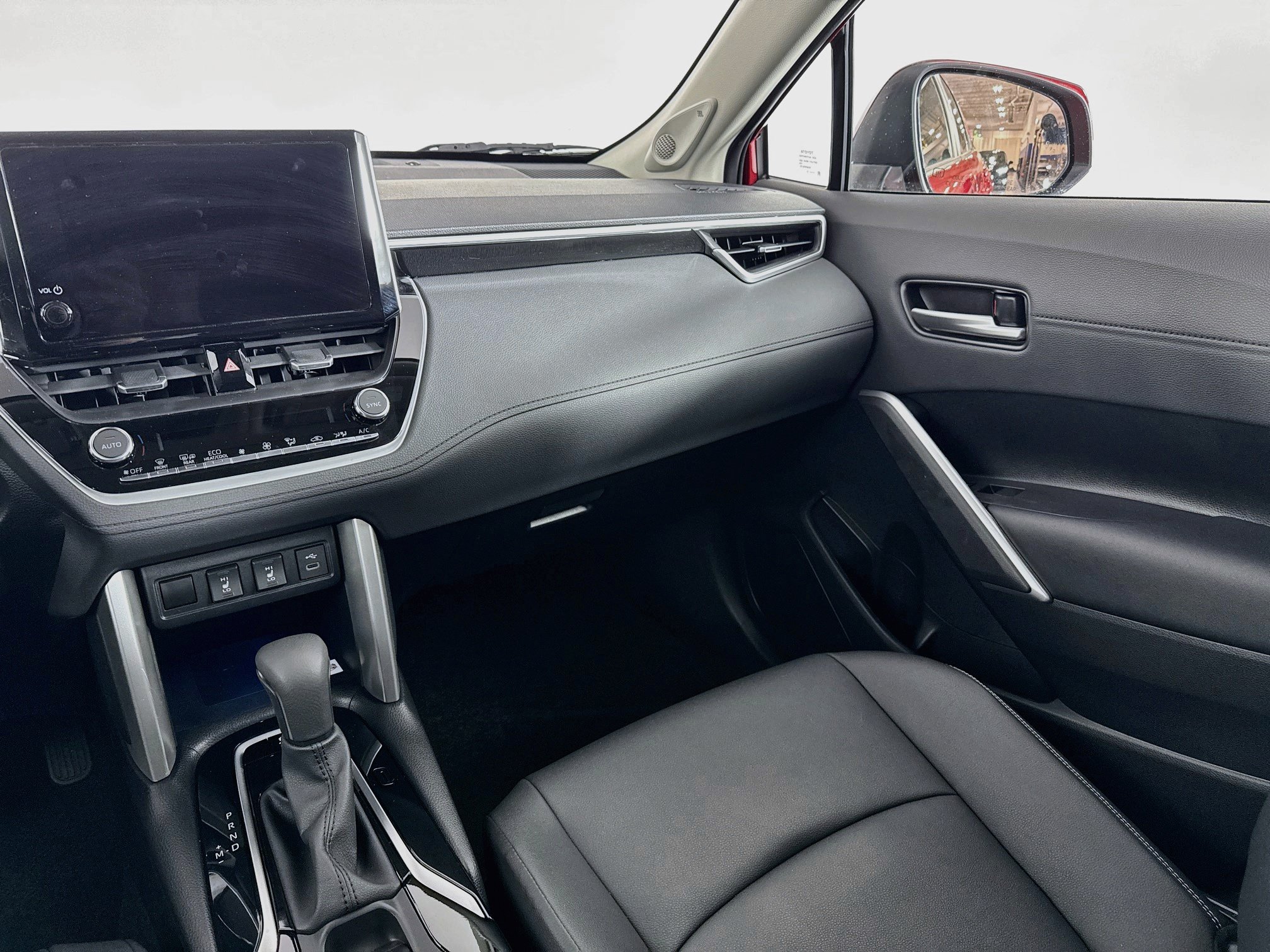 Used 2023 Toyota Corolla Cross XLE w/ Convenience Package FWD image 24