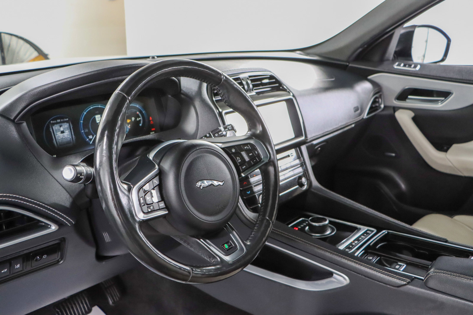 Used 2018 Jaguar F-PACE R-Sport AWD/4WD image 23