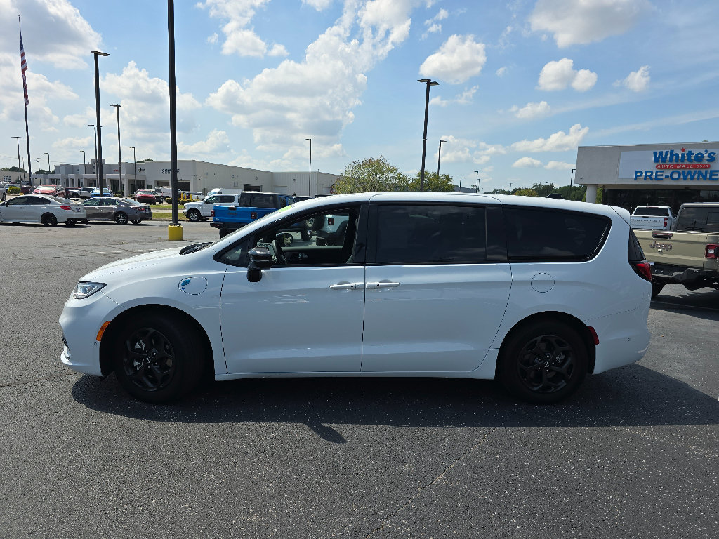 Used 2024 Chrysler Pacifica Limited FWD image 11