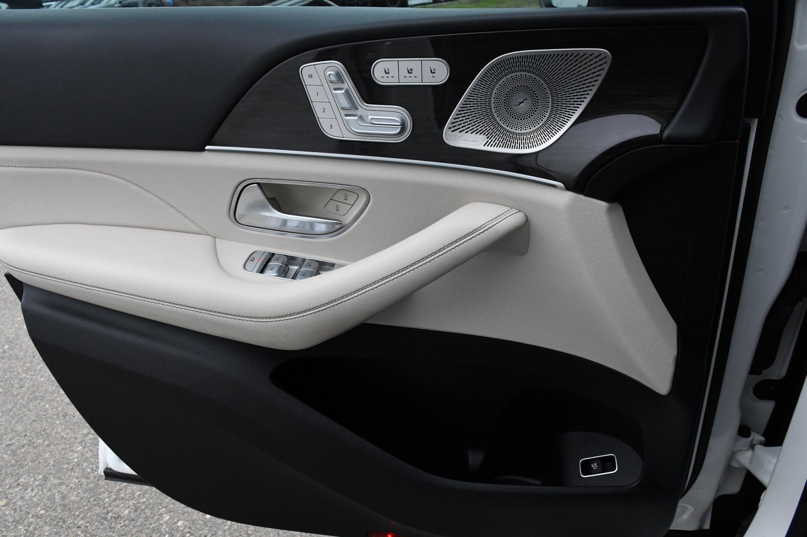 Used 2021 Mercedes-Benz GLS 450 4MATIC image 14