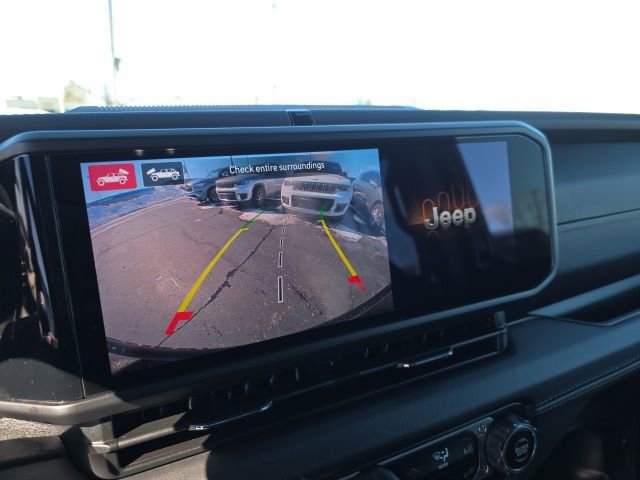 Used 2025 Jeep Wrangler Unlimited Sahara w/ Safety Group image 25