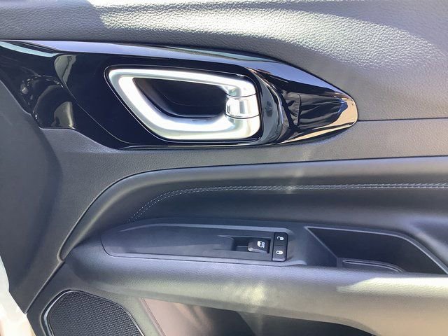 New 2025 Jeep Compass Latitude w/ Sun & Sound Group AWD/4WD image 39