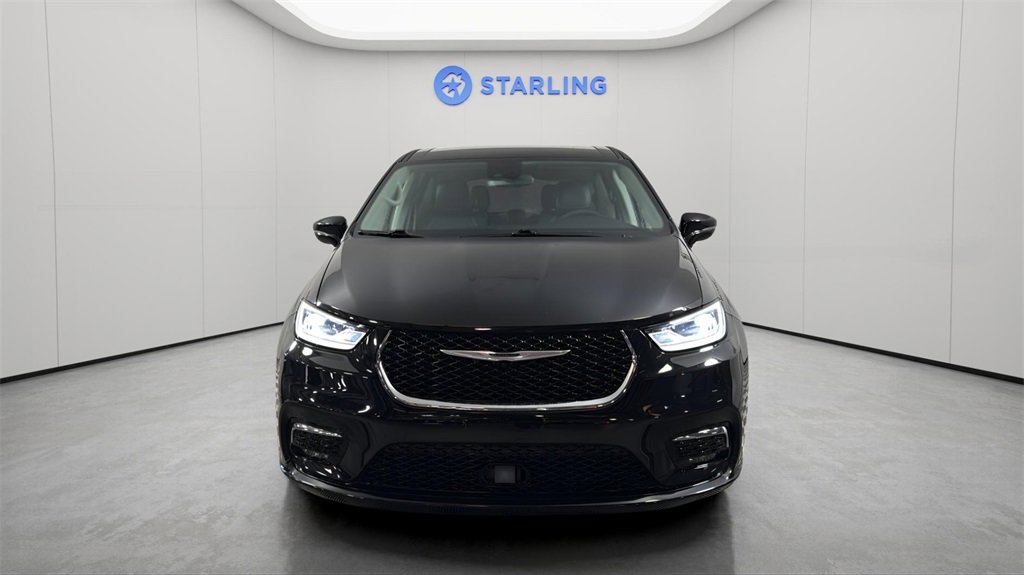 Used 2024 Chrysler Pacifica Touring-L image 15