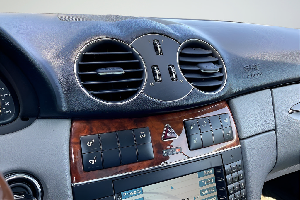 Used 2009 Mercedes-Benz CLK 550 Cabriolet image 18