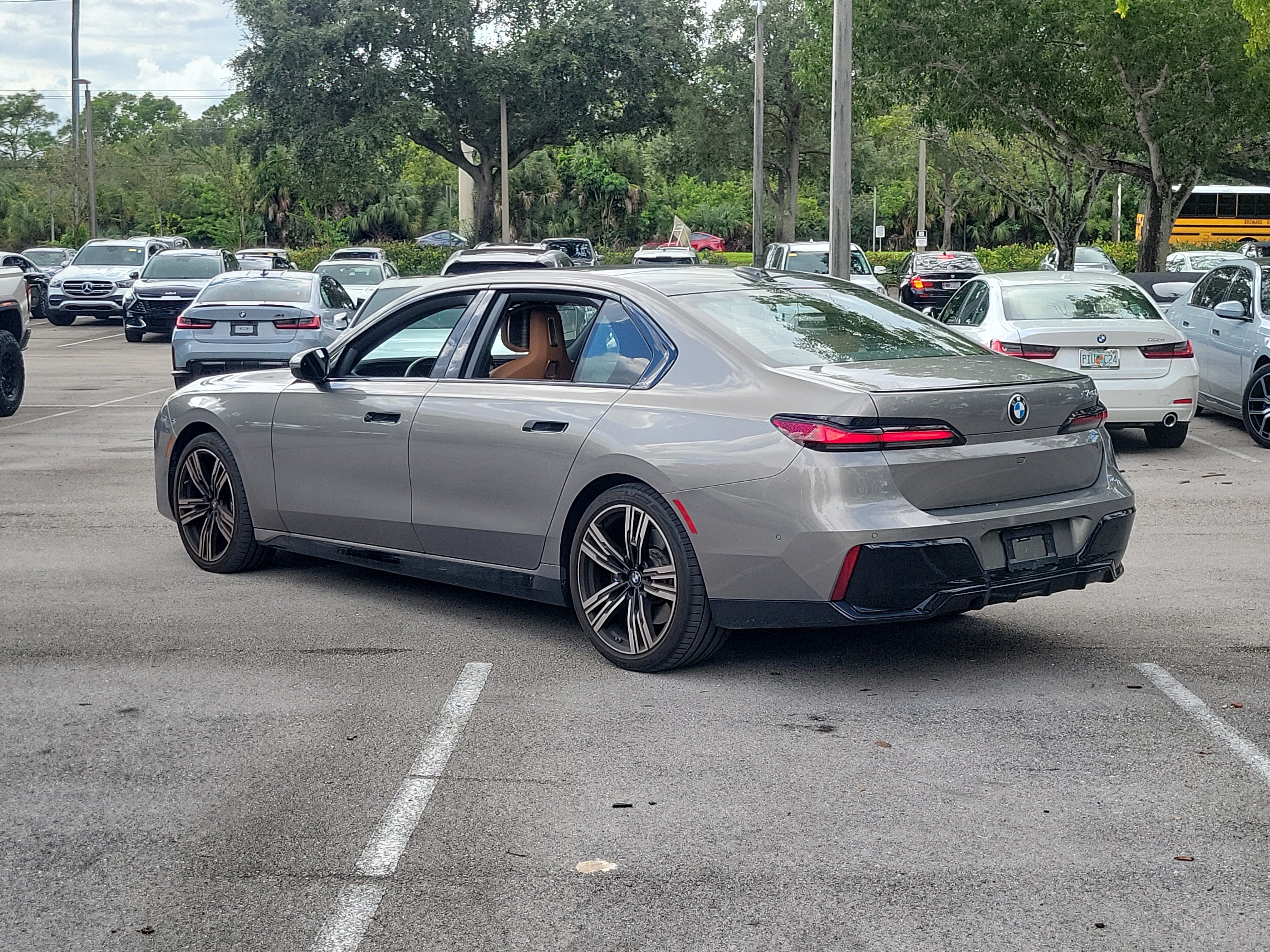 Used 2025 BMW 740i w/ Premium Package RWD image 5
