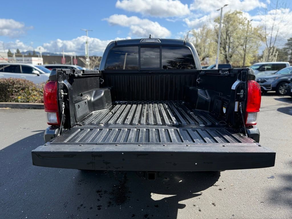 Used 2016 Toyota Tacoma TRD Off-Road image 11
