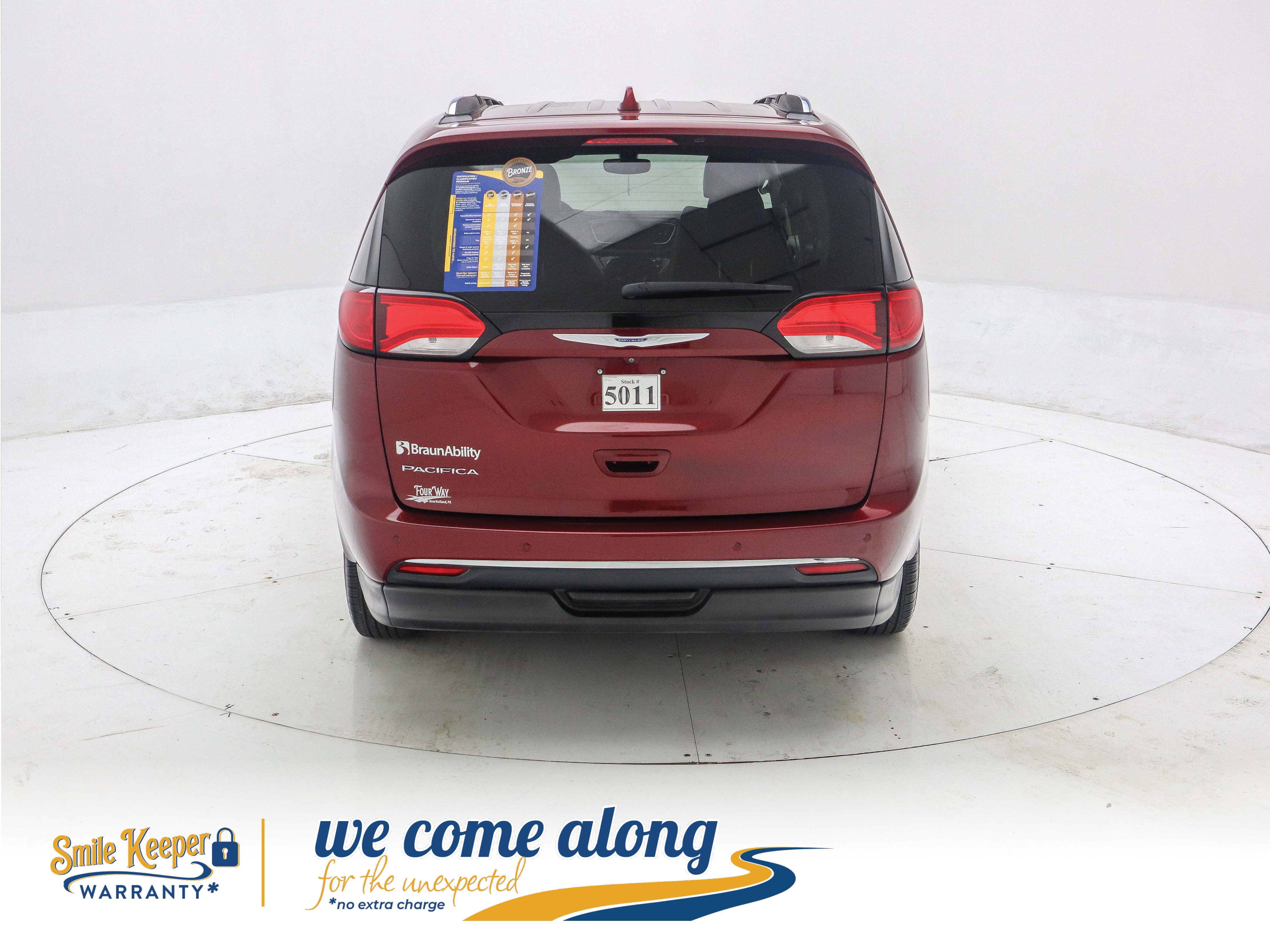 Used 2019 Chrysler Pacifica Touring-L image 6