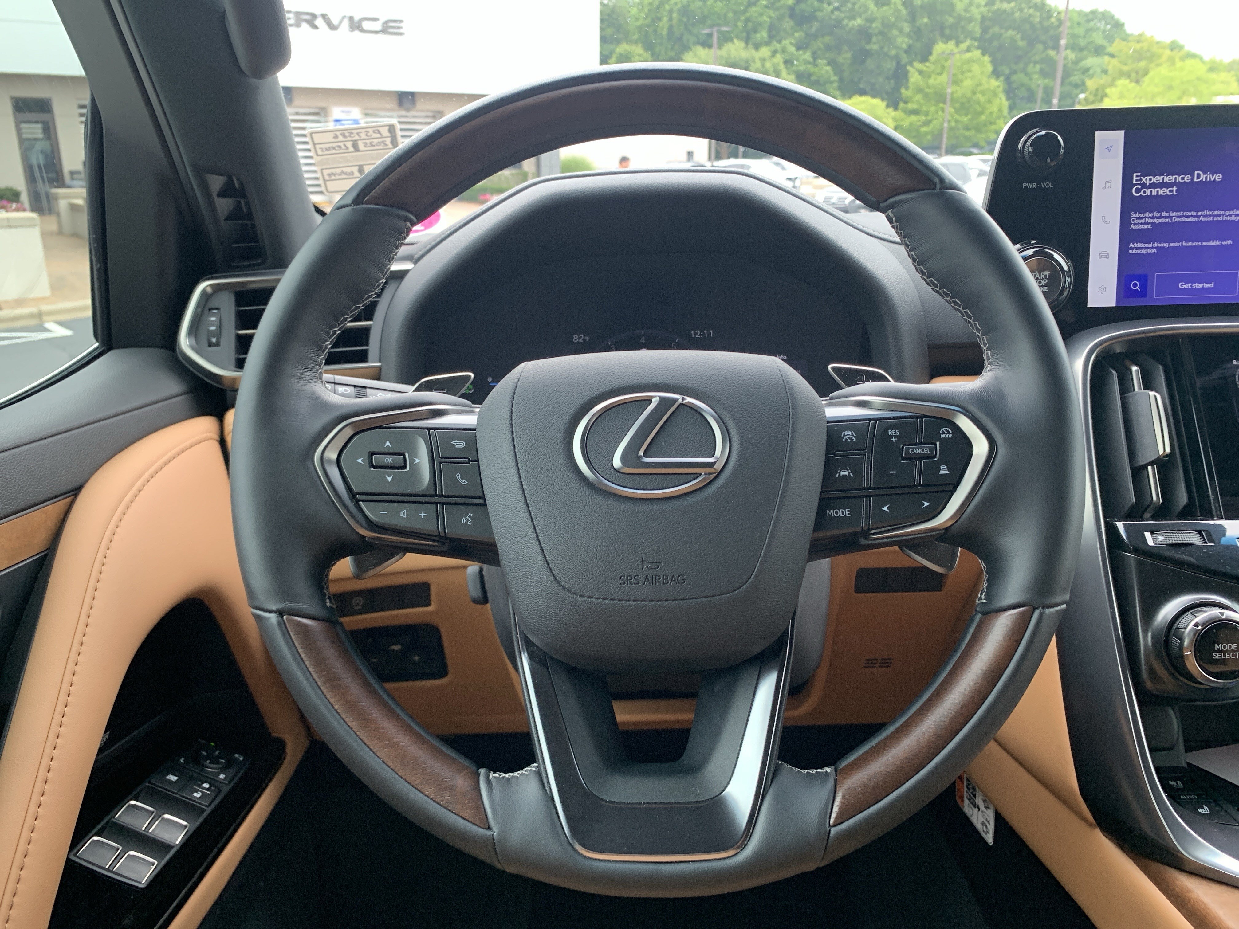 Used 2025 Lexus LX 600 4WD w/ Accessory Package (2T) image 18