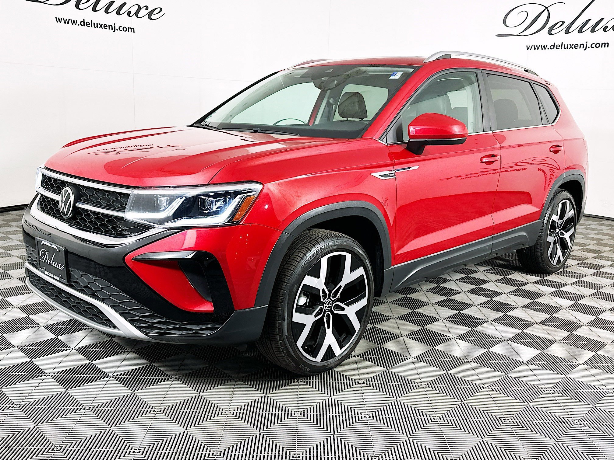 Used 2023 Volkswagen Taos SEL image 3