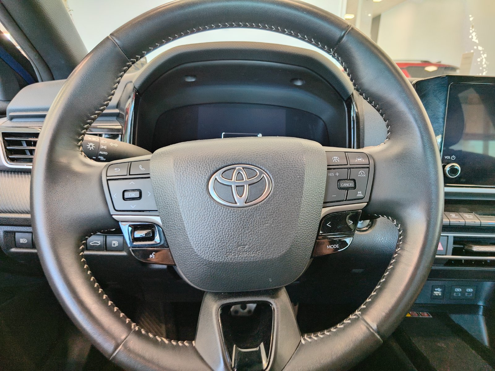 Used 2025 Toyota Camry SE FWD image 12
