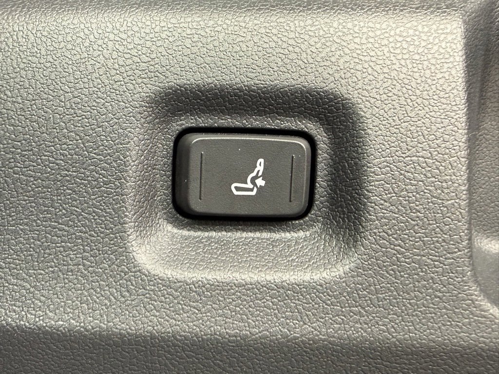 Used 2025 Toyota Tacoma TRD Off-Road image 17