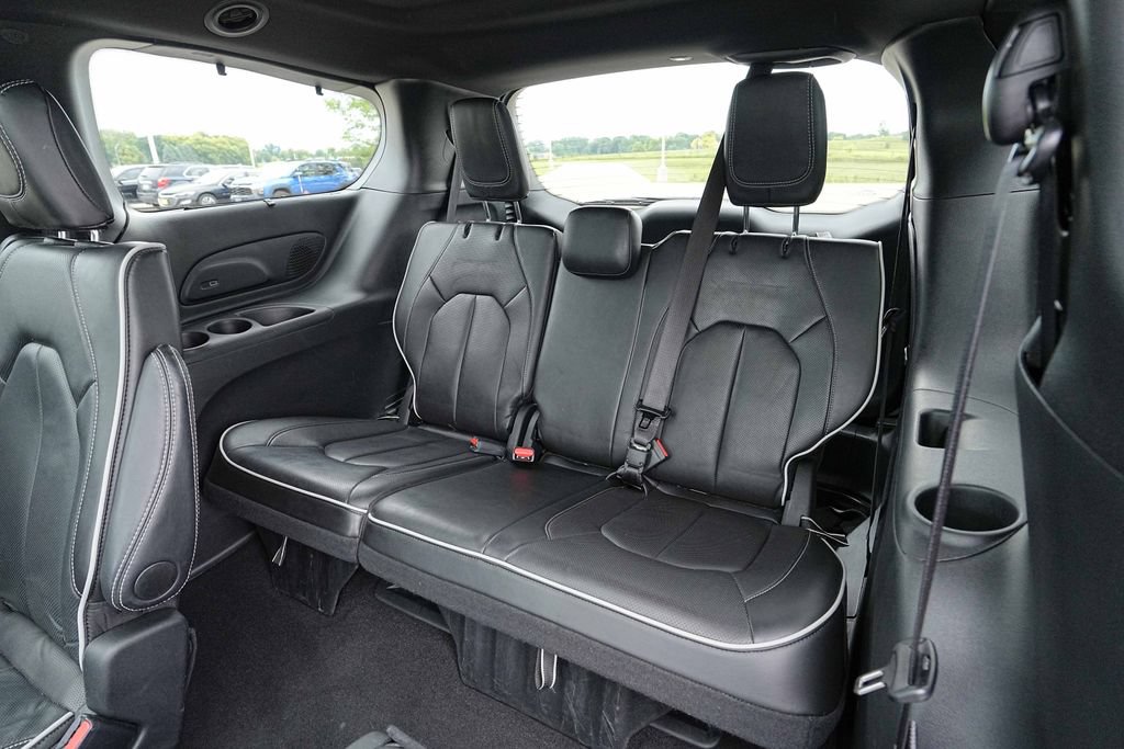 Used 2025 Chrysler Pacifica Limited FWD image 20