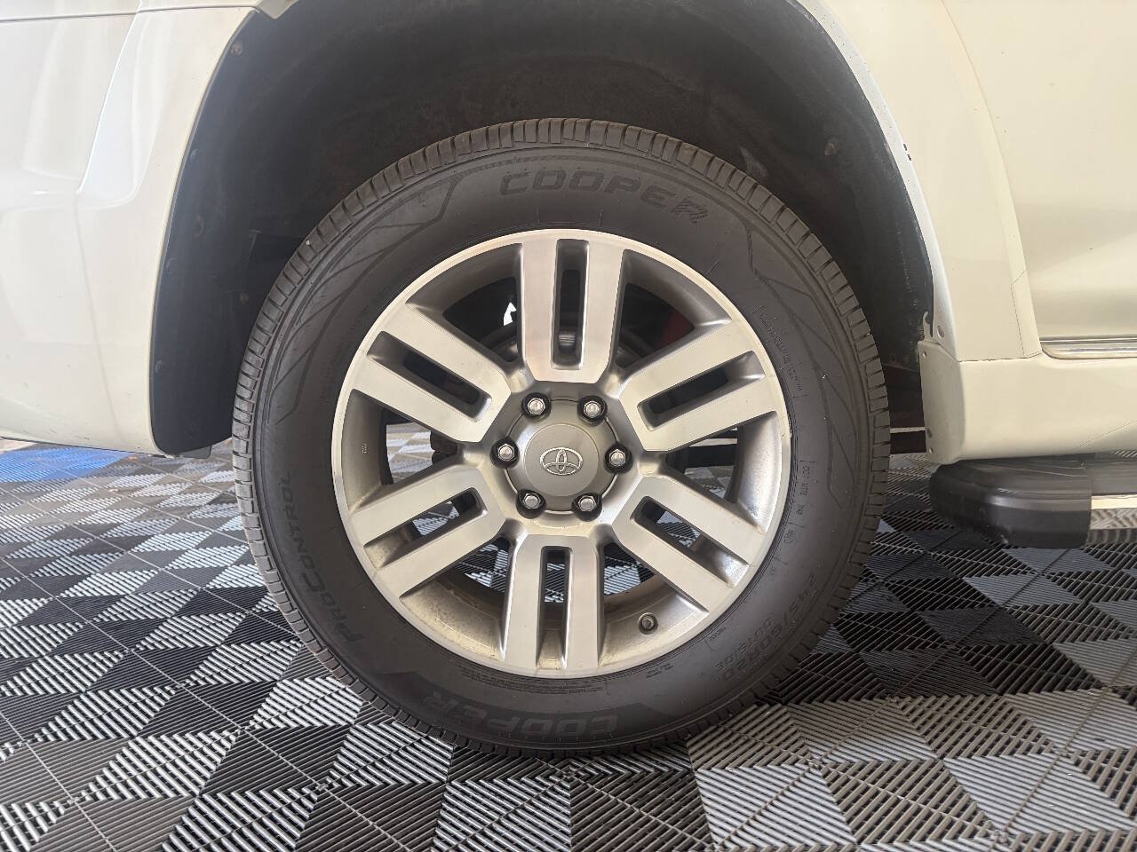 Used 2012 Toyota 4Runner Limited AWD/4WD image 27