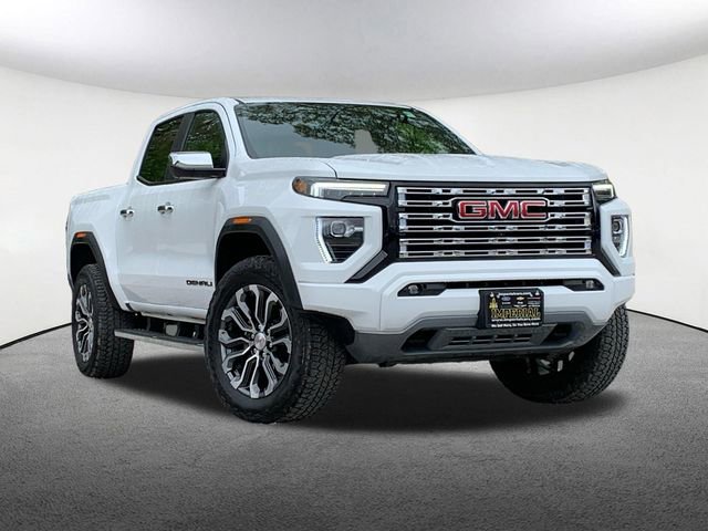 Used 2025 GMC Canyon Denali AWD/4WD image 2