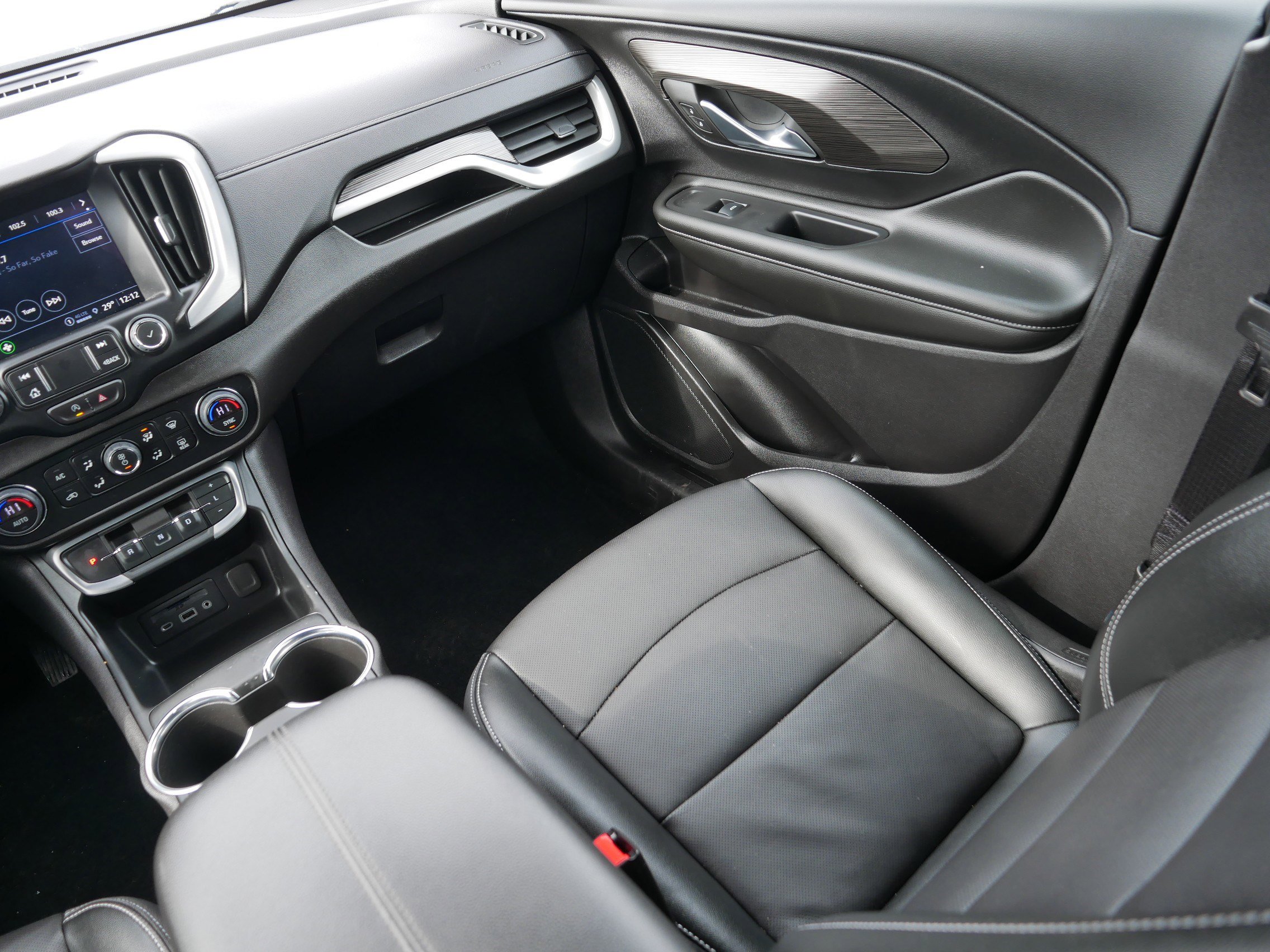 Used 2024 GMC Terrain SLT image 11