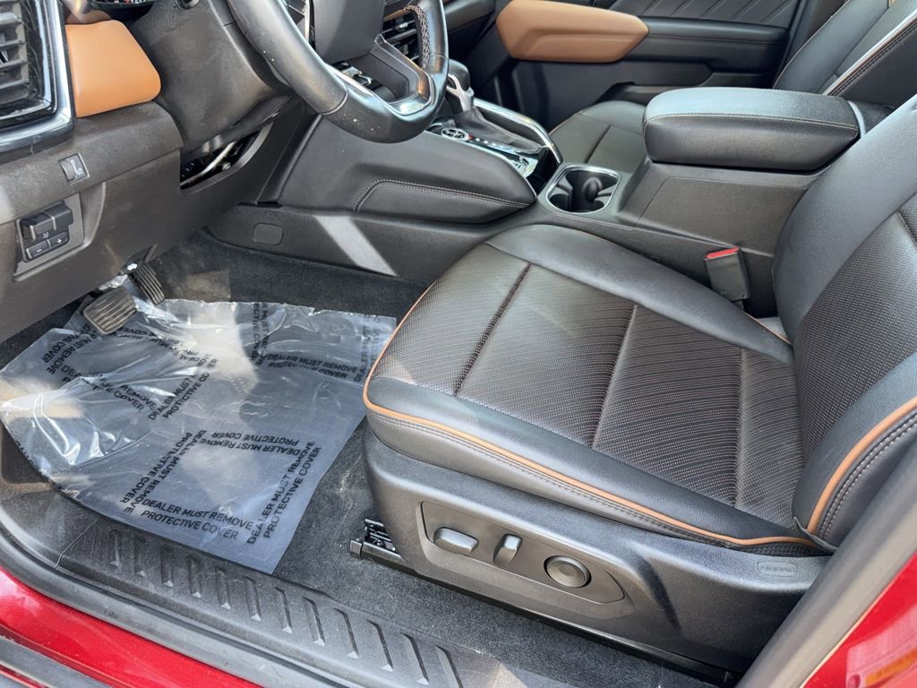 Used 2023 GMC Canyon AT4 w/ AT4 Premium Package image 16