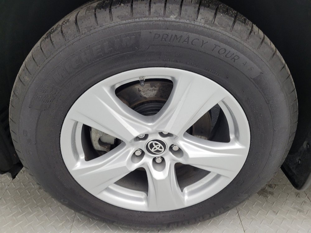 Used 2022 Toyota Highlander L image 31