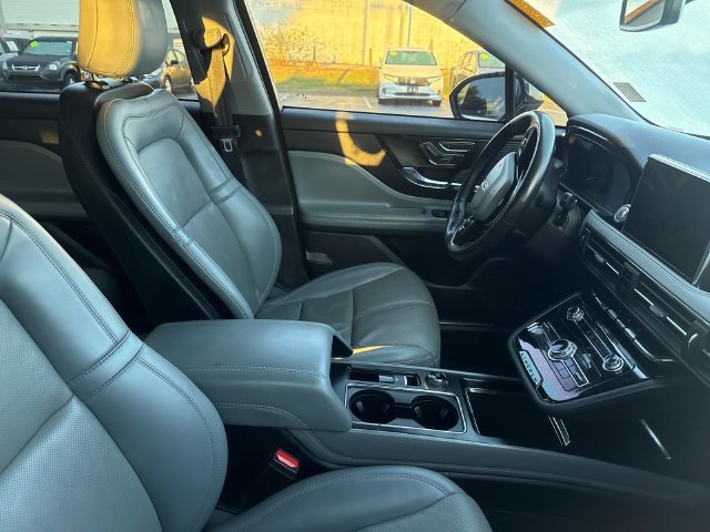 Used 2022 Lincoln Corsair FWD w/ Premium Package image 3