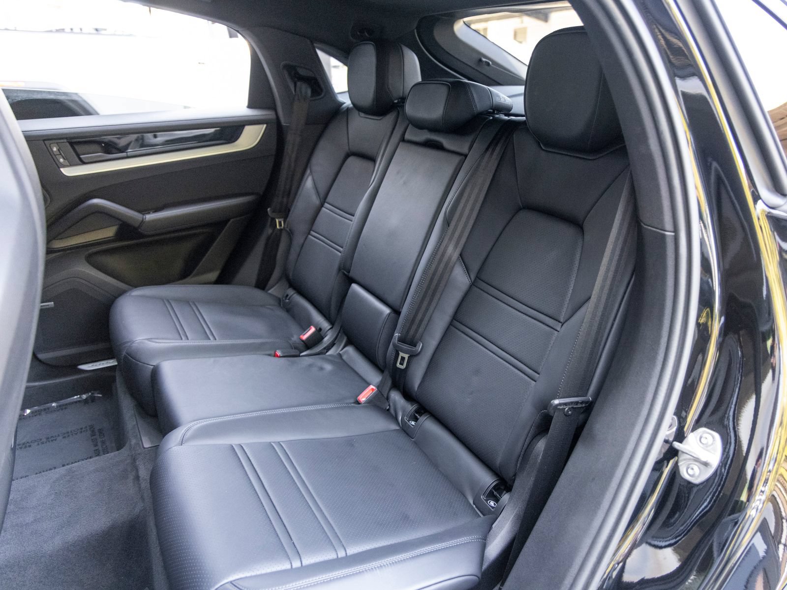 Used 2024 Porsche Cayenne Coupe AWD/4WD image 50