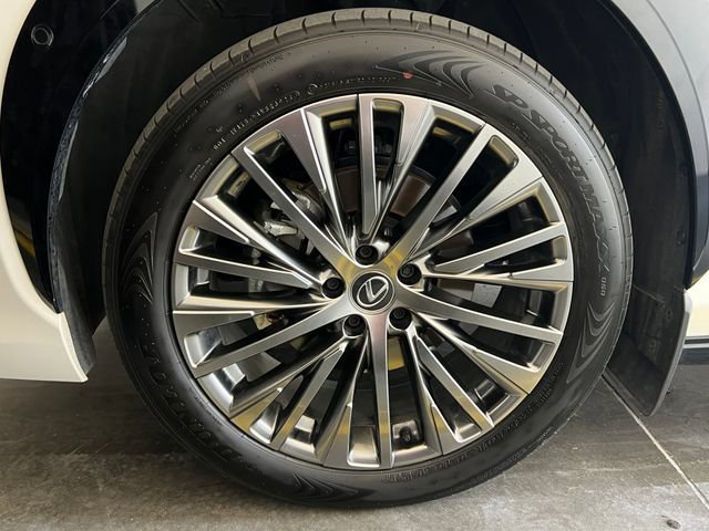 Used 2024 Lexus RZ 300e Premium w/ Accessory Package (Z1) FWD image 9