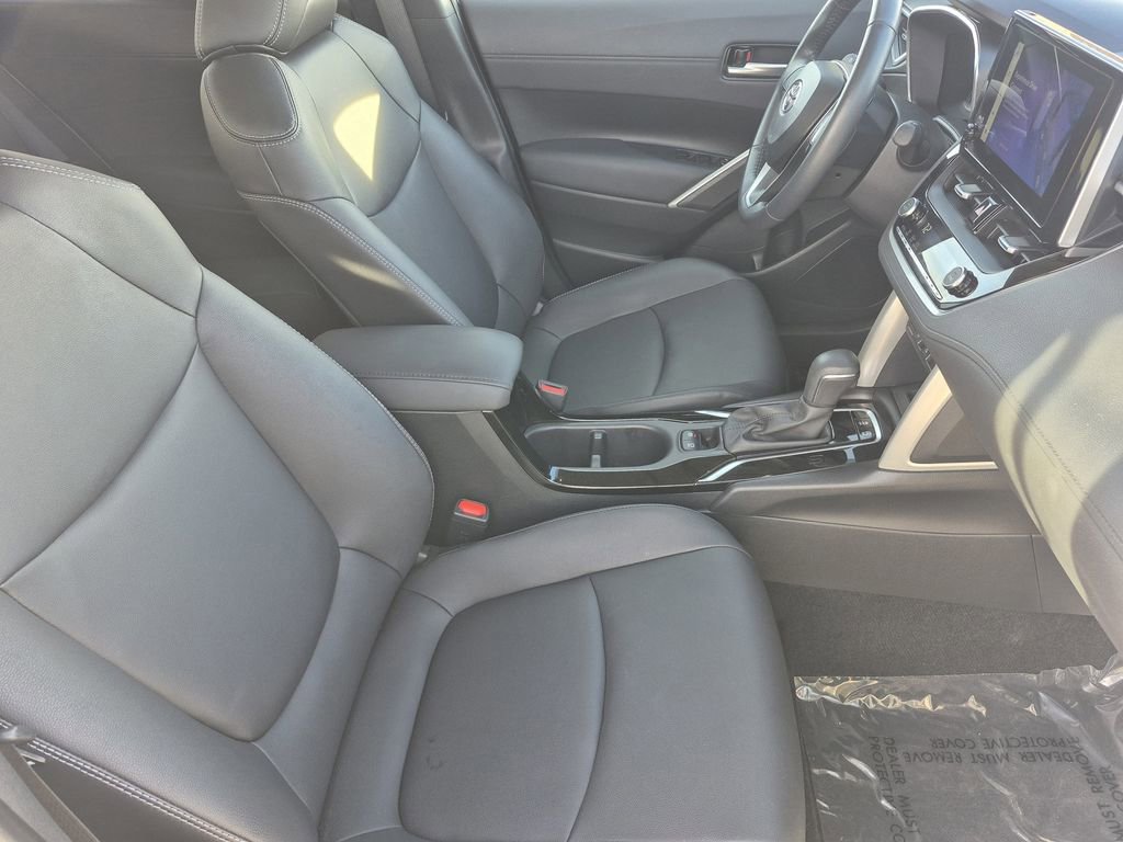 Used 2024 Toyota Corolla Cross XLE w/ Convenience Package image 16