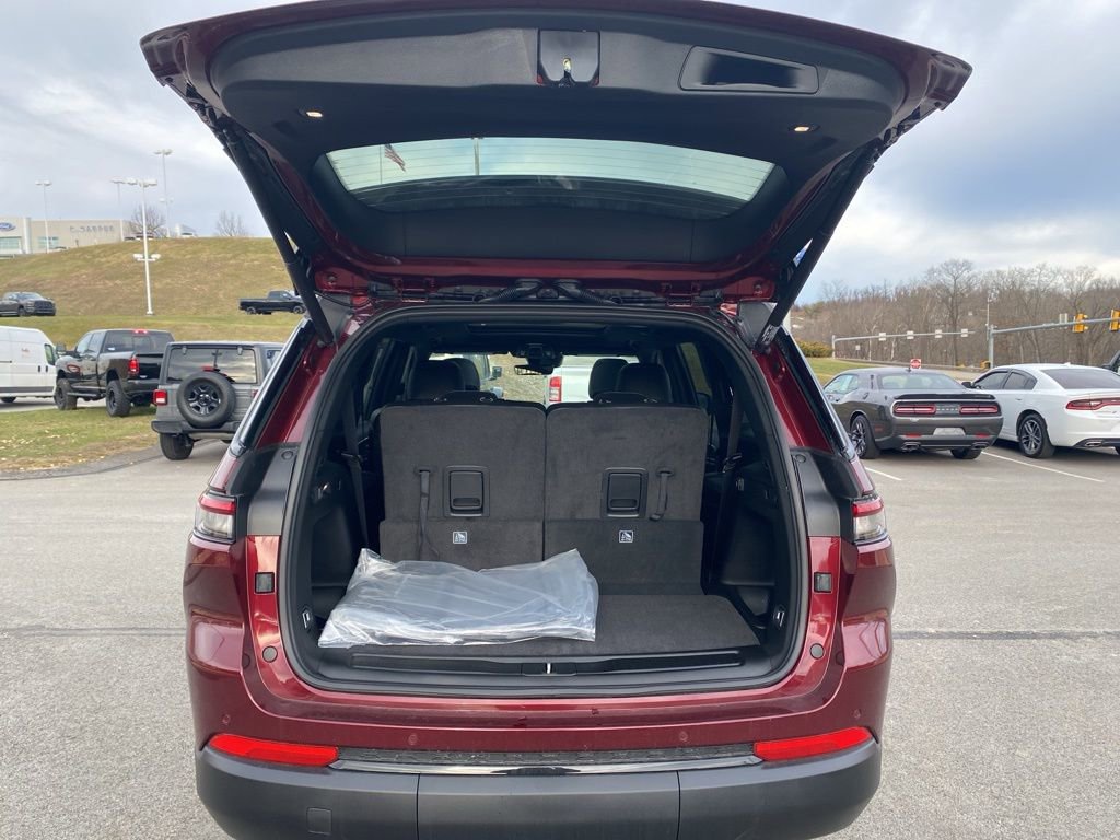 New 2025 Jeep Grand Cherokee L Limited w/ Black Appearance Package image 17