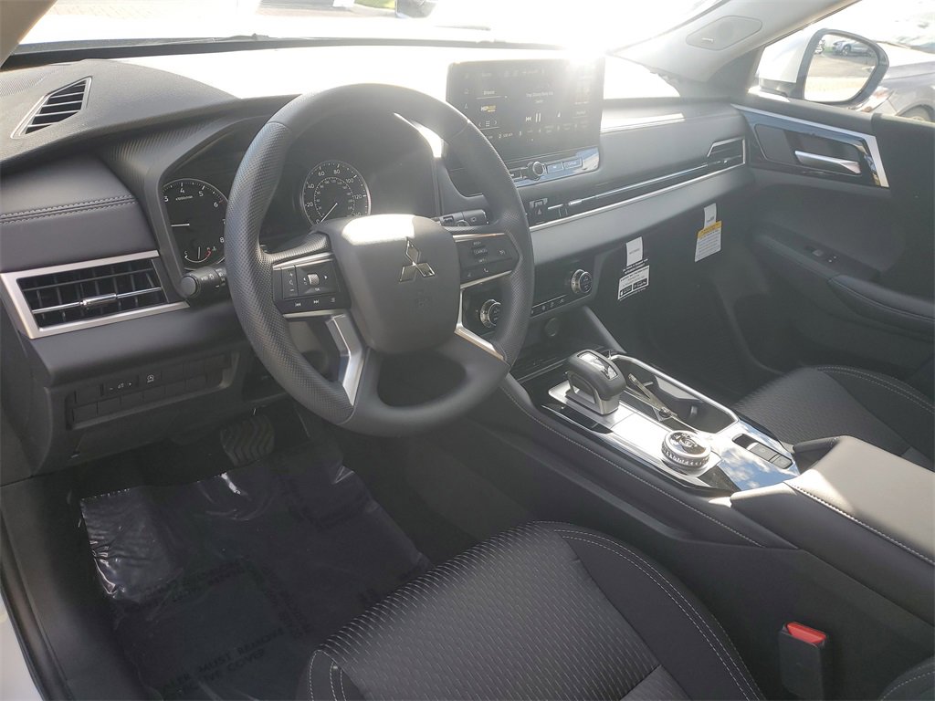 New 2026 Mitsubishi Outlander ES image 17